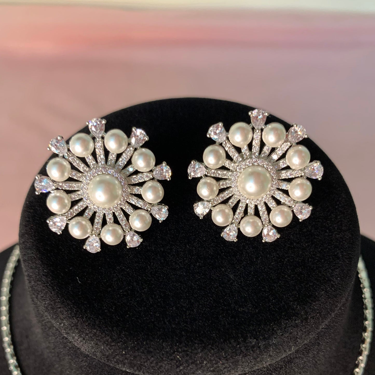 Saloni Round Pearl Sunshine Pendant Set