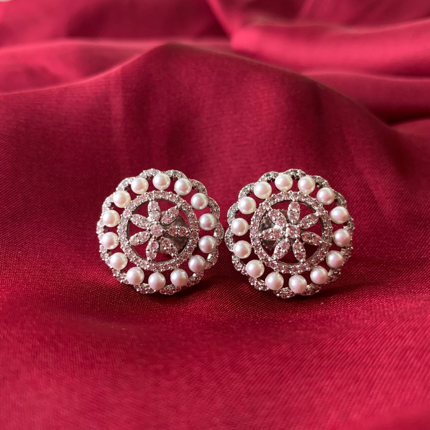 Saloni Round Pearl Drops Pendant Set