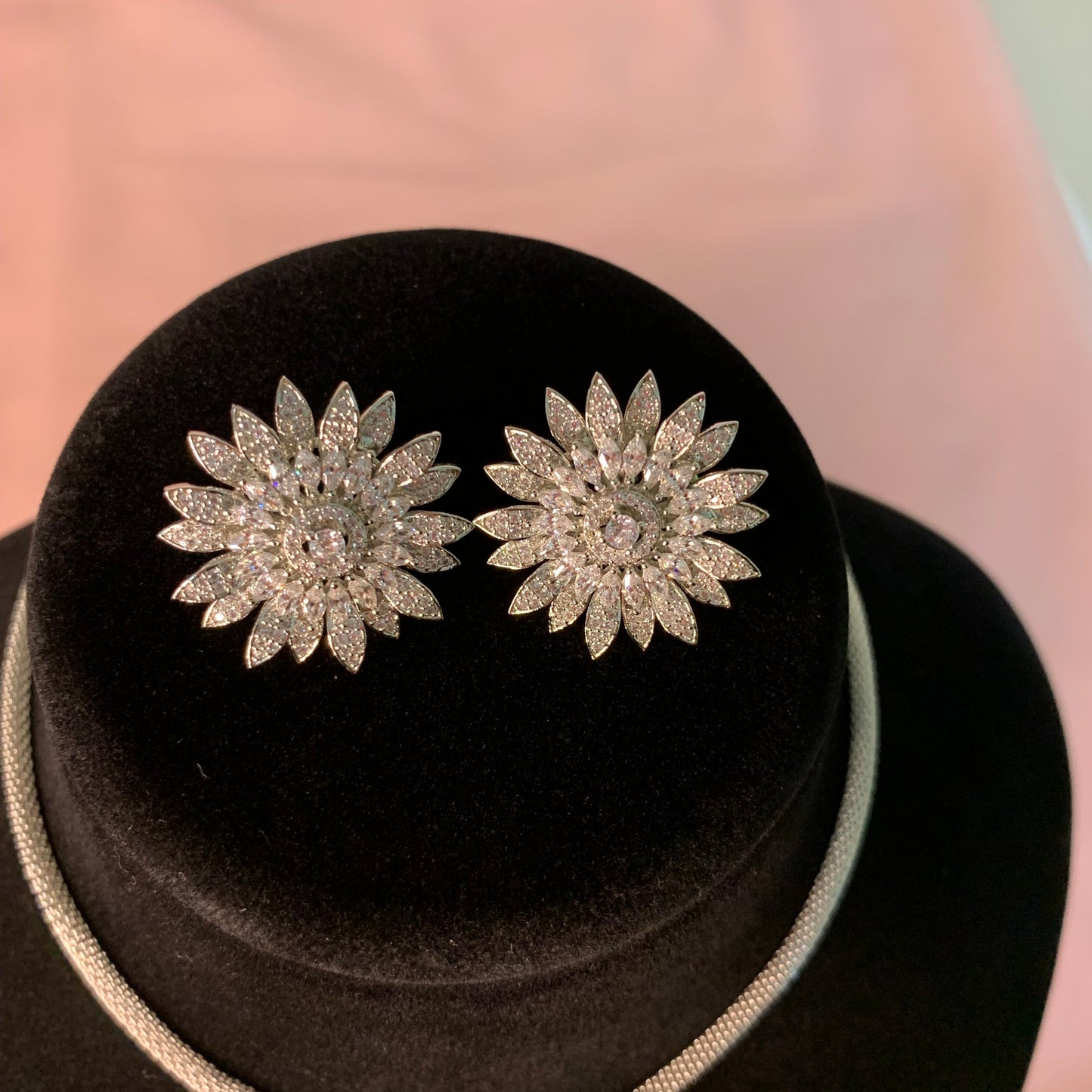 Saloni Beautiful Flower Design Necklace Set with Earrings