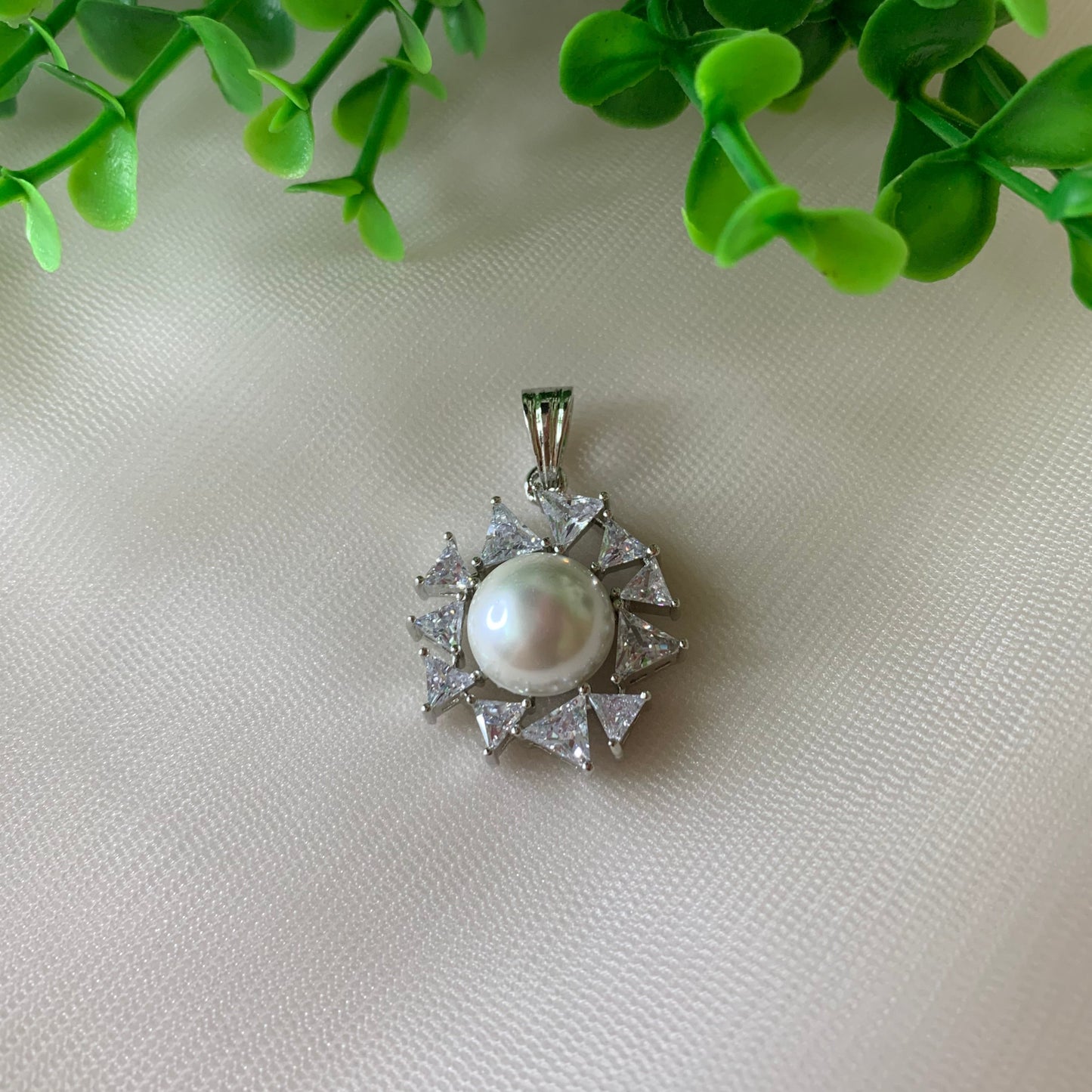 Saloni Pearl Pendant Set