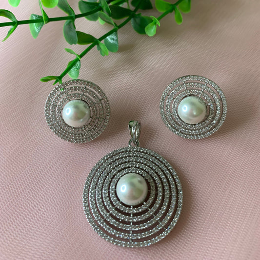 Saloni Round Pearl Halo Pendant and Earring Set