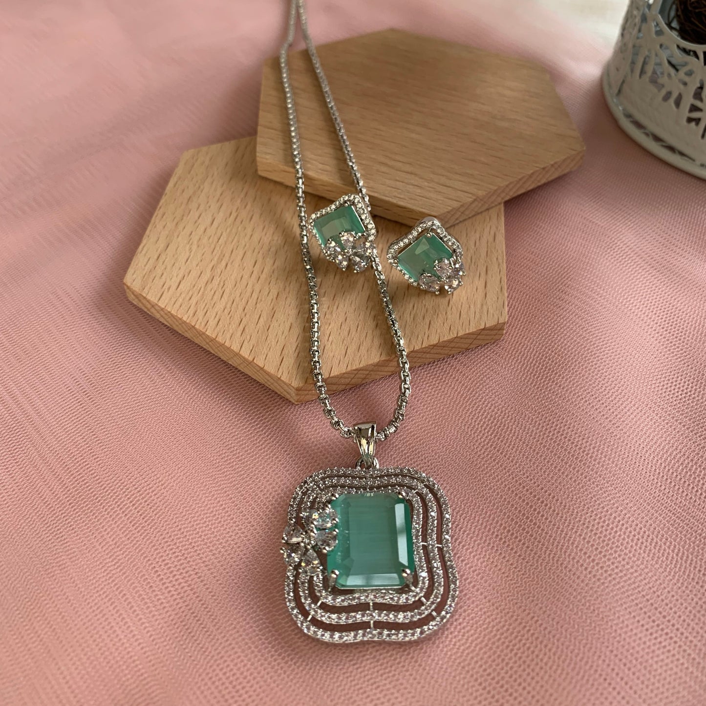 Mint Silver Chain Pendant Earring Set