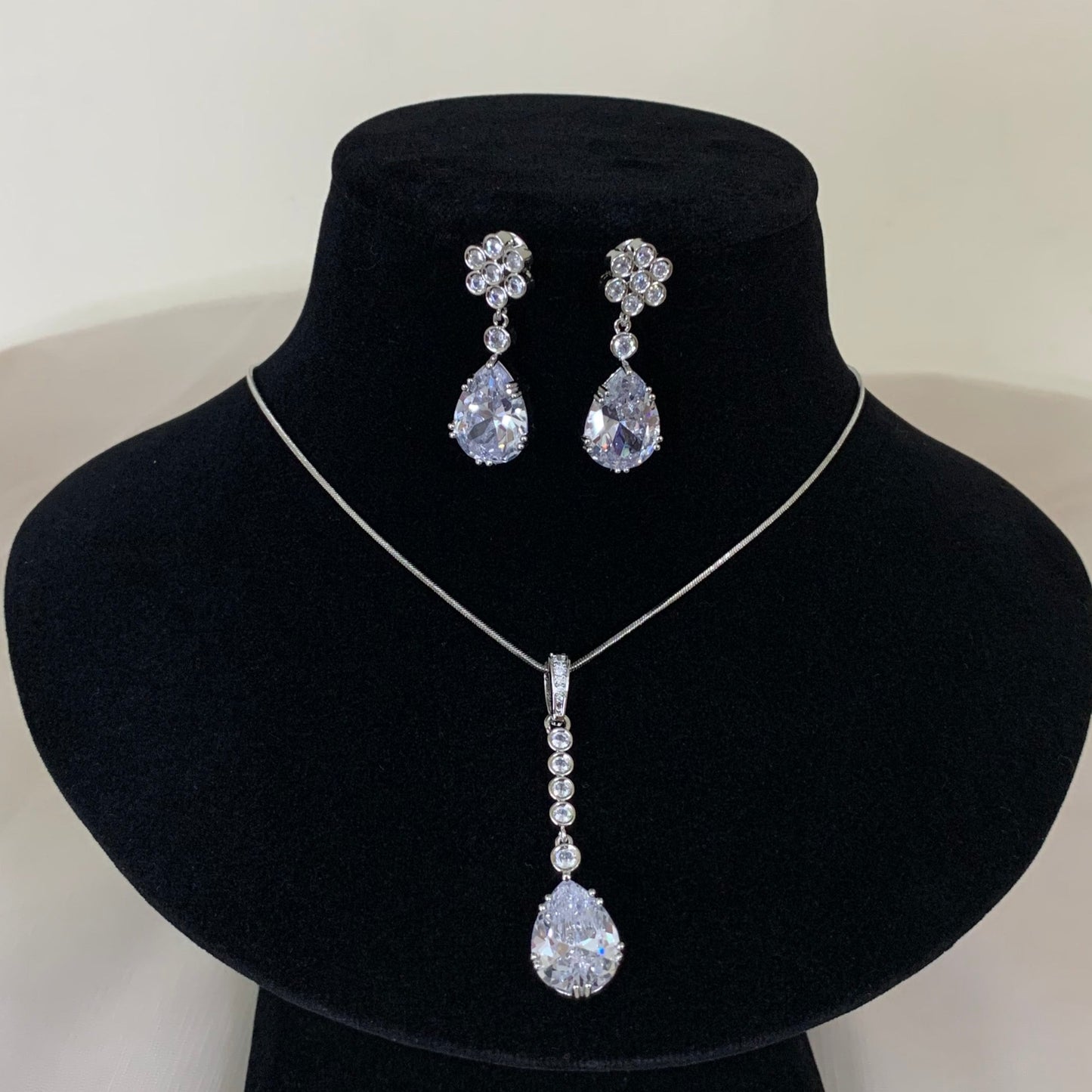 Saloni Drop Design Pendant Chain and earring set